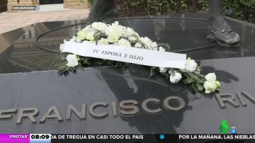 Isabel Pantoja y su gesto con Kiko Rivera: así es la corona de flores que ha enviado a la tumba de Paquirri