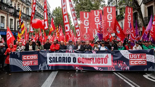 Los sindicatos salen a la calle exigiendo una subida salarial: "La lucha continúa" Los sindicatos salen a la calle exigiendo una subida salarial: "La lucha continúa"
