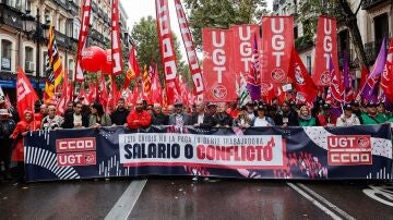 Los sindicatos salen a la calle exigiendo una subida salarial: "La lucha continúa"