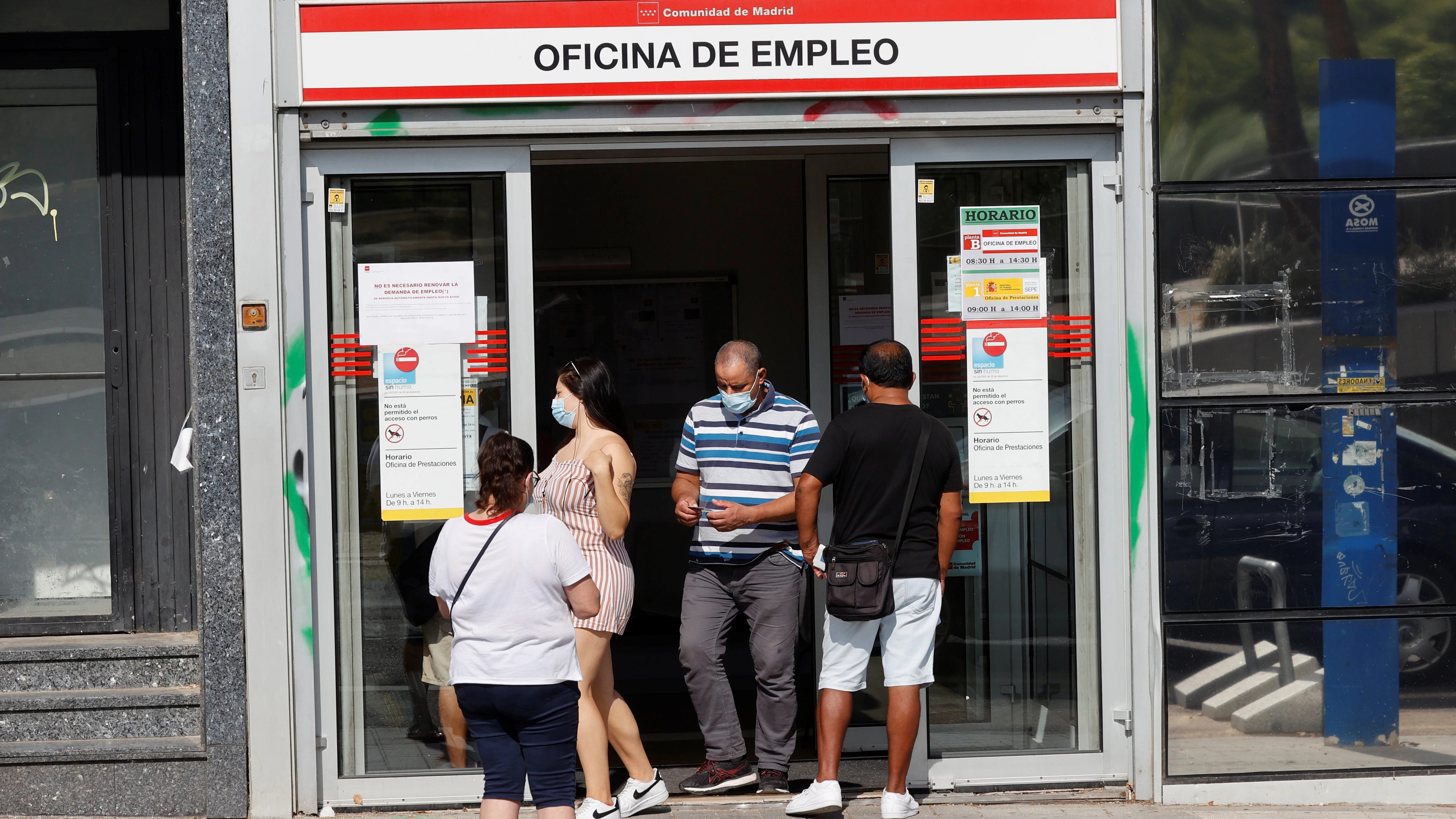 El paro cae en 27.027 personas y marca el mayor descenso en un mes de octubre