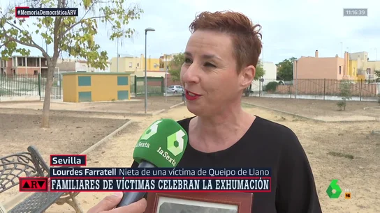 La alegría de la nieta de una víctima de Queipo de Llano tras su exhumación: "Soy heredera de su desgracia" La alegría de la nieta de una víctima de Queipo de Llano tras su exhumación: "Soy heredera de su desgracia"