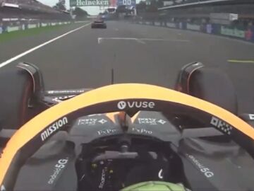 Daniel Ricciardo, haciendo el gesto de una pistola con los dedos