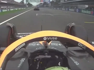 Daniel Ricciardo, haciendo el gesto de una pistola con los dedos Daniel Ricciardo, haciendo el gesto de una pistola con los dedos