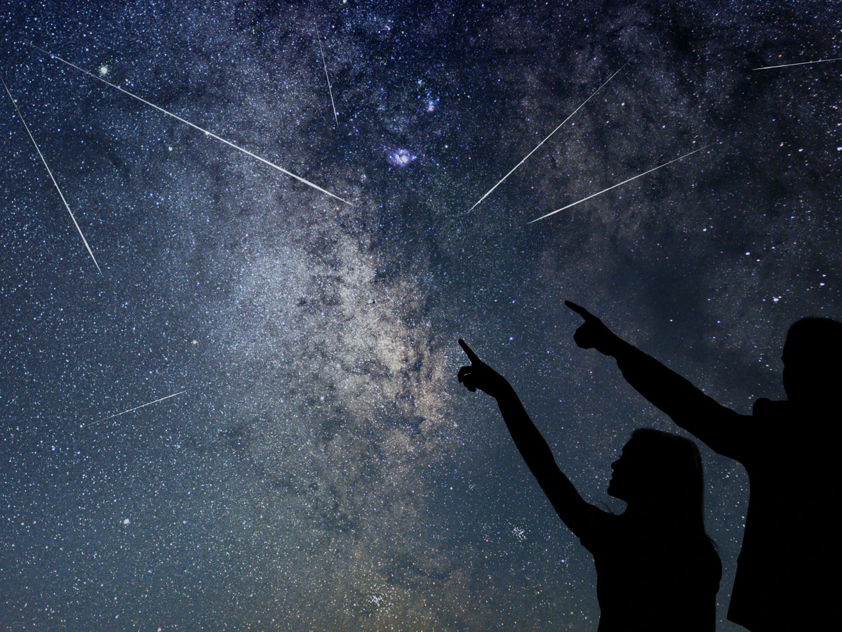 Te contamos dónde, cómo y cuándo puedes disfrutar de la primera lluvia de estrellas del año 12 Merca2.es Ubicación privilegiada: todo el territorio peninsular y Canarias