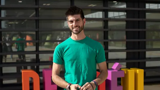 El pequeño Óliver está despierto, reactivo y reconoce a sus padres El pequeño Óliver está despierto, reactivo y reconoce a sus padres