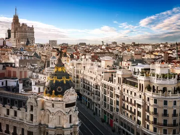 La calle Gran Vía de Madrid La calle Gran Vía de Madrid