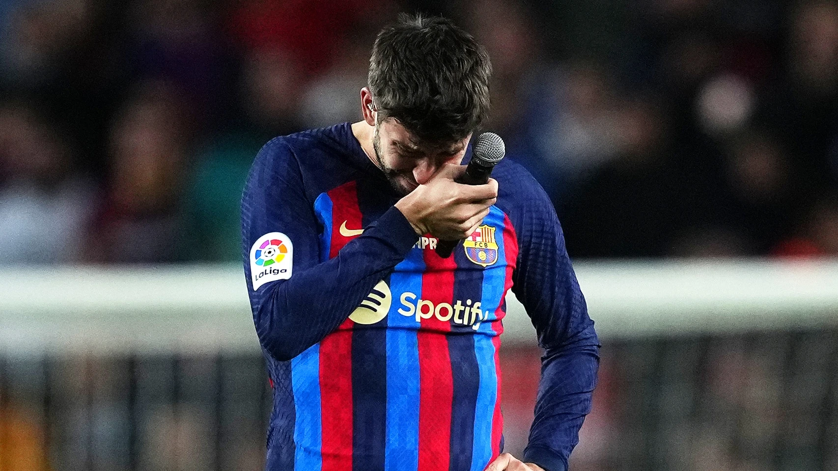 Gerard Piqué, entre lágrimas