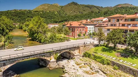 Cangas de Onís: la primera capital del Reino de Asturias y la primera monarquía de la Península Cangas de Onís: la primera capital del Reino de Asturias y la primera monarquía de la Península