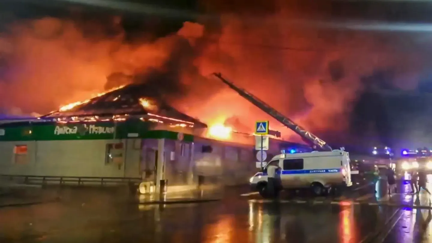Mueren al menos 15 personas en un incendio en una cafetería rusa Mueren al menos 15 personas en un incendio en una cafetería rusa
