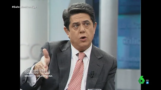 De bombardear el barco a llevarlo a puerto: las 'alternativas' que se plantearon para evitar la catástrofe del Prestige De bombardear el barco a llevarlo a puerto: las 'alternativas' que se plantearon para evitar la catástrofe del Prestige