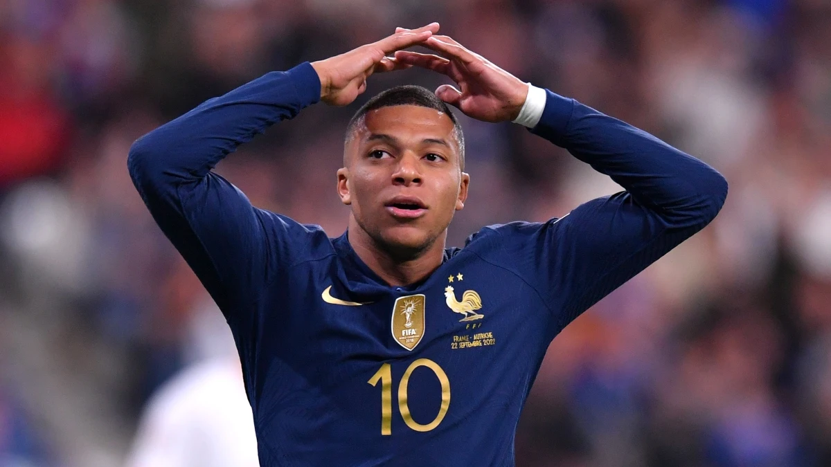 Kylian Mbappé en un partido con Francia