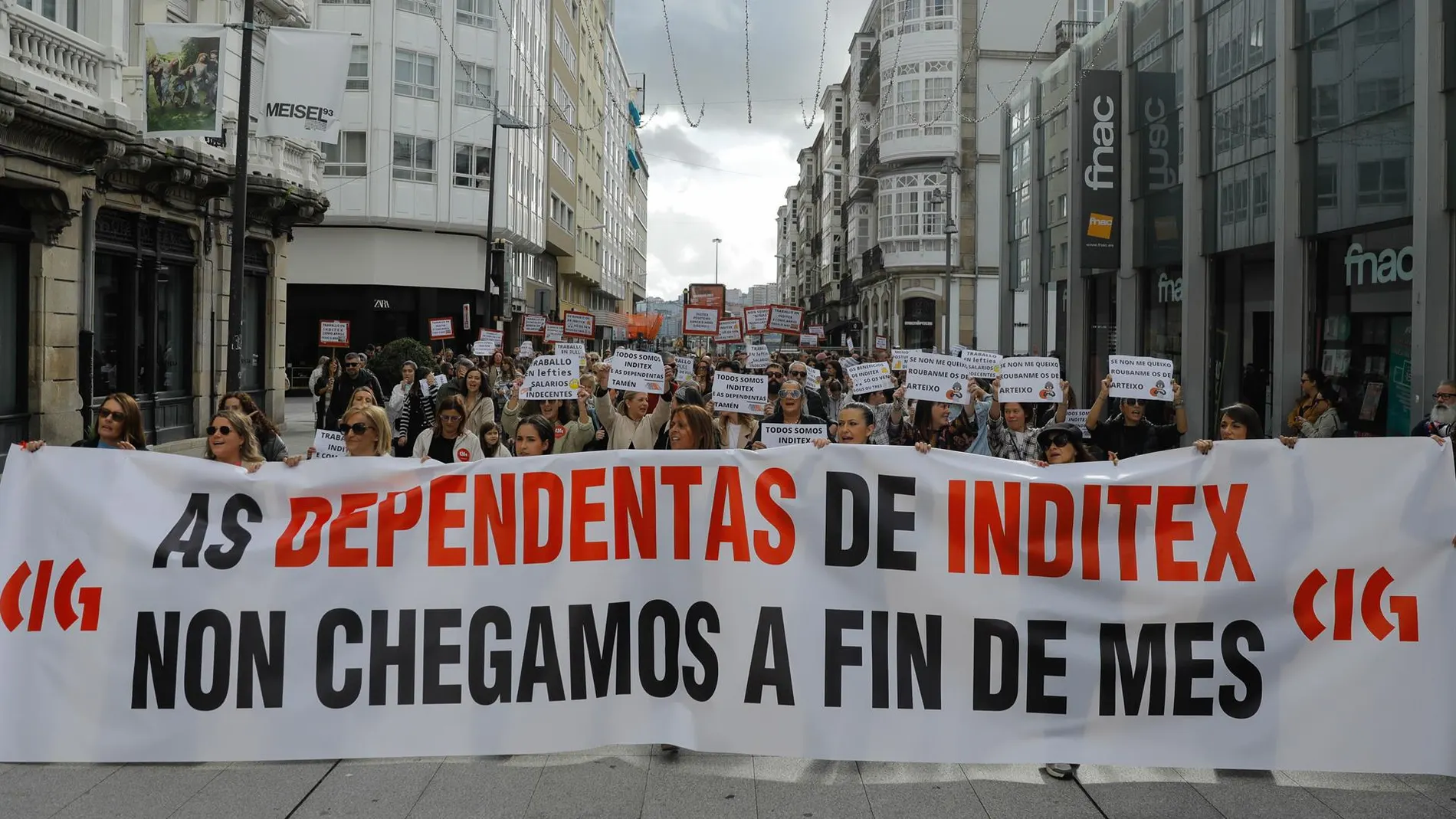 Trabajadores de Inditex se manifiestan para exigir unas condiciones salariales "dignas"