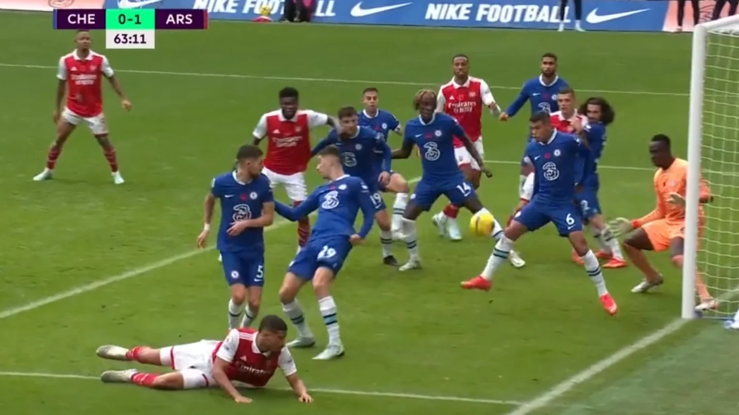 Momento del córner entre Arsenal y Chelsea Momento del córner entre Arsenal y Chelsea