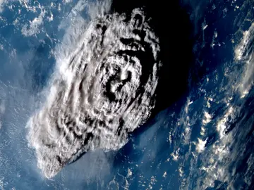 100 minutos después de la erupción del volcán Hunga Tonga-Hunga Ha'apai 100 minutos después de la erupción del volcán Hunga Tonga-Hunga Ha'apai