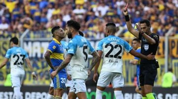 ¡10 expulsados en el Boca Juniors - Racing! El árbitro tuvo que pitar el final tras la 'oleada' de rojas