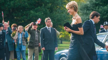 The 'dress of revenge' appears in a small scene in episode 5 of the fifth installment of 'The Crown'.
