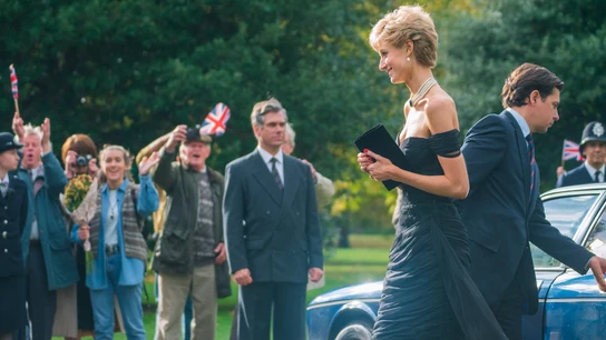 El 'vestido de la venganza' aparece en una pequeña escena del episodio 5 de la quinta entrega de 'The Crown'. El 'vestido de la venganza' aparece en una pequeña escena del episodio 5 de la quinta entrega de 'The Crown'.