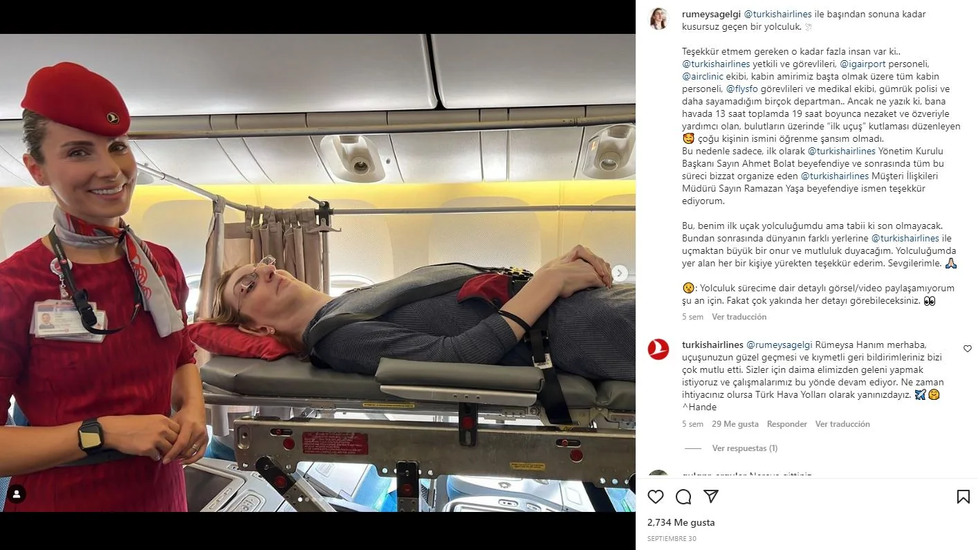 La mujer más alta del mundo, Rumeysa Gelgi, viajando en avión La mujer más alta del mundo, Rumeysa Gelgi, viajando en avión