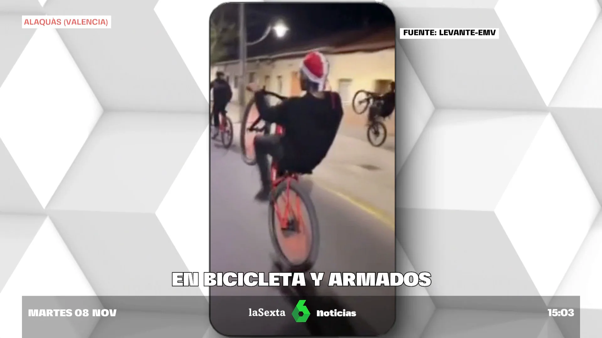 Un grupo de 80 jóvenes en bicicleta siembra el terror al circular con cuchillos y pasamontañas por Alaquás, Valencia