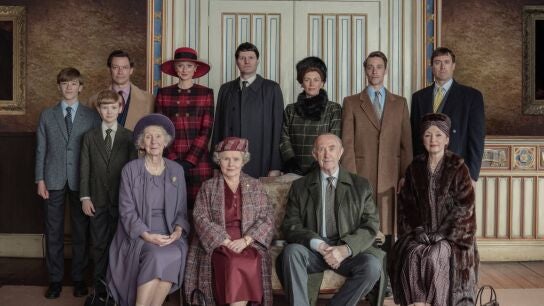 Foto de la familia real brit&aacute;nica al completo para la quinta temporada de 'The Crown'.