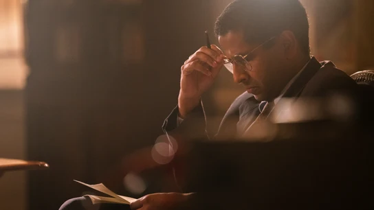 Prassanna Puwanarajah da vida al ambicioso periodista de la BBC, Martin Bashir. Prassanna Puwanarajah da vida al ambicioso periodista de la BBC, Martin Bashir.