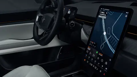 Polestar 3 Interior delantero, muestra el volante así como el ordenador de navegación