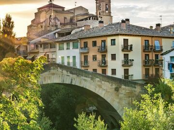 De Hondarribia a Jerez de los Caballeros: ruta por las villas y ciudades medievales más bonitas de España