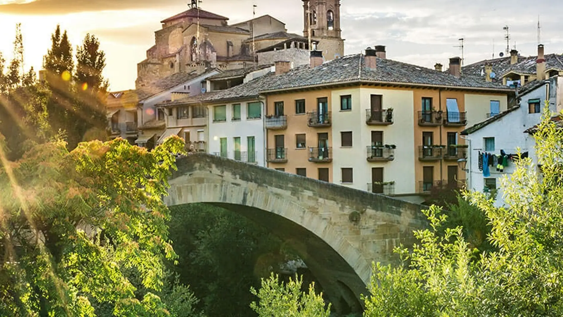 De Hondarribia a Jerez de los Caballeros: ruta por las villas y ciudades medievales más bonitas de España