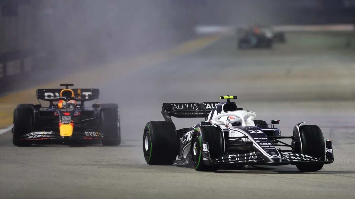 Yuki Tsunoda y Max Verstappen Yuki Tsunoda y Max Verstappen