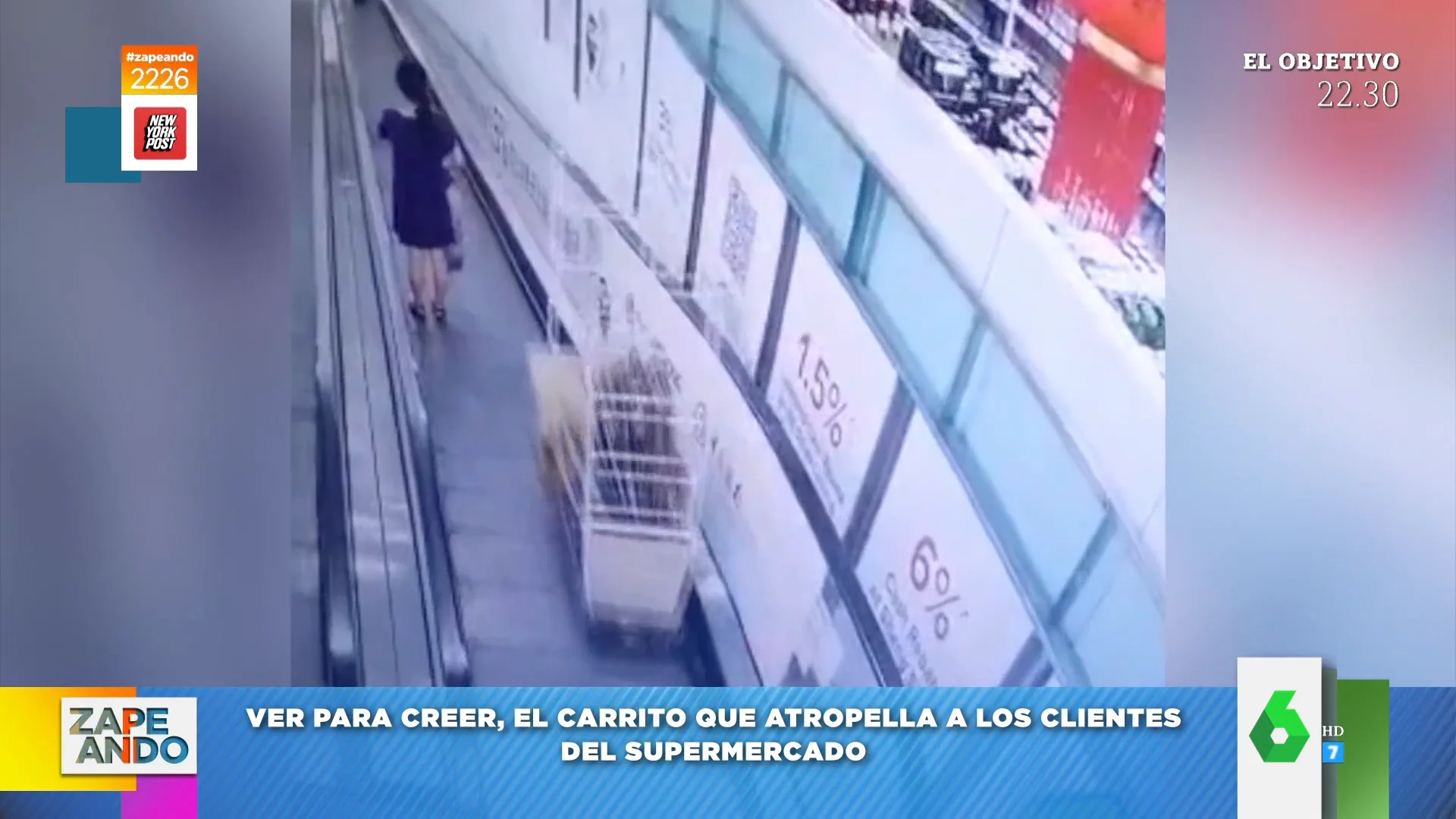 El impactante momento en el que un carro atropella a varias mujeres en un supermercado