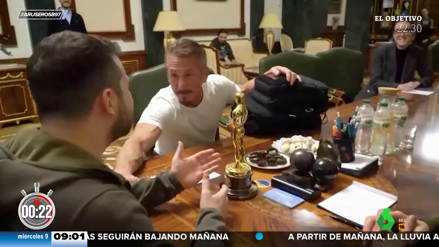 Sean Penn le deja su Oscar a Zelenski Sean Penn le deja su Oscar a Zelenski