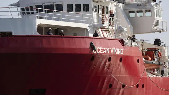Francia acogerá el barco Ocean Viking con 234 migrantes rescatados. Francia acogerá el barco Ocean Viking con 234 migrantes rescatados.