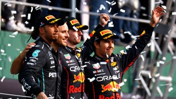 Lewis Hamilton, Gianpiero Lambiase, Max Verstappen y Sergio Pérez