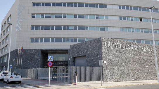 Fachada de la Ciutat de la Justicia de la Audiencia de Alicante. Fachada de la Ciutat de la Justicia de la Audiencia de Alicante.