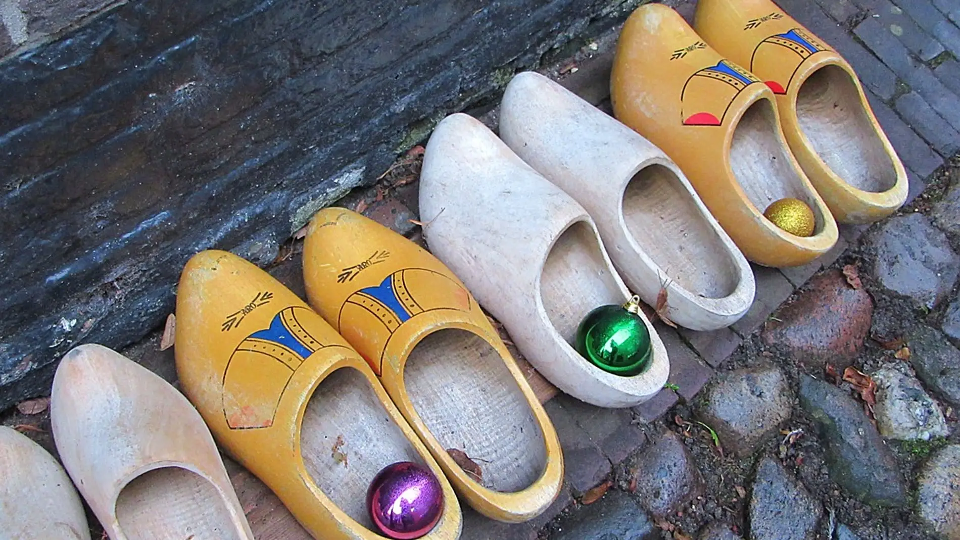 ¡En sus zapatos! Vamos a patearnos el mundo con 7 calzados tradicionales