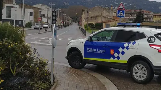 Un hombre secciona de un mordisco parte de un dedo a un policía local que acudió a un domicilio por violencia machista Un hombre secciona de un mordisco parte de un dedo a un policía local que acudió a un domicilio por violencia machista