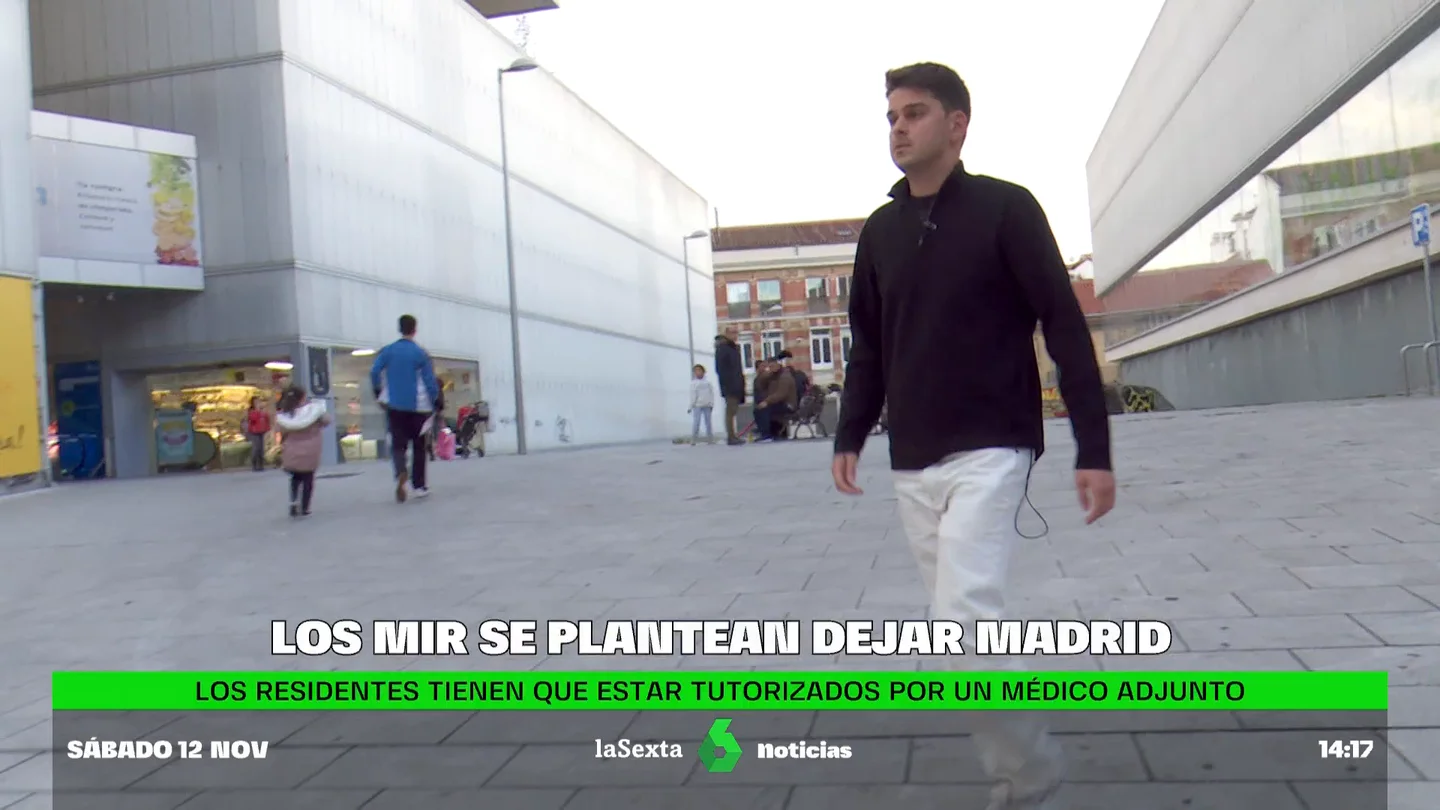 Los MIR se plantean dejar Madrid: "Hemos perdido más de la mitad de lo que ganábamos por guardias" Los MIR se plantean dejar Madrid: "Hemos perdido más de la mitad de lo que ganábamos por guardias"