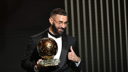 Karim Benzema, con el Balón de Oro Karim Benzema, con el Balón de Oro