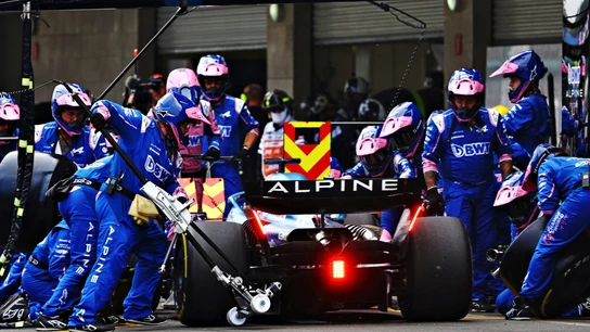Fernando Alonso, en boxes Fernando Alonso, en boxes