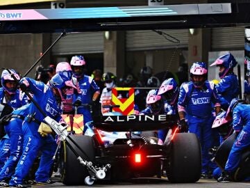 Fernando Alonso, en boxes