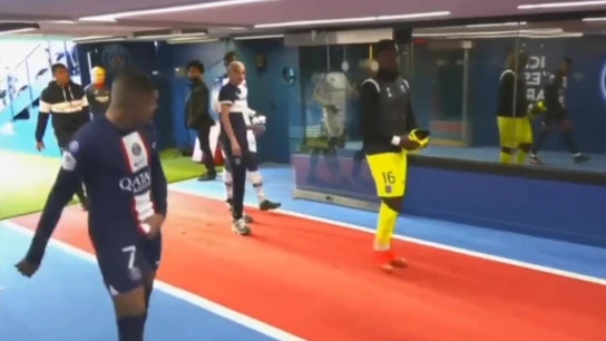 El gesto de Mbappé a un rival El gesto de Mbappé a un rival