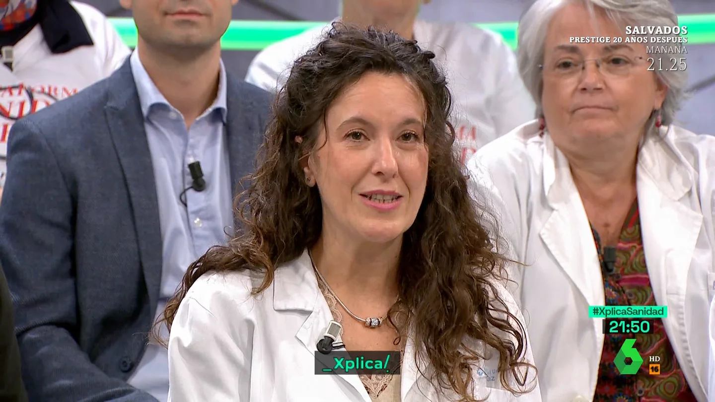 Una médico responde a la acusación de Ayuso de que la manifestación tiene intereses políticos: "Es absurdo" Una médico responde a la acusación de Ayuso de que la manifestación tiene intereses políticos: "Es absurdo"