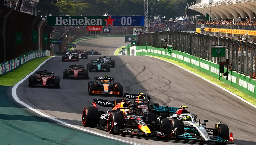 El toque entre Verstappen y Hamilton marcaría la relanzada