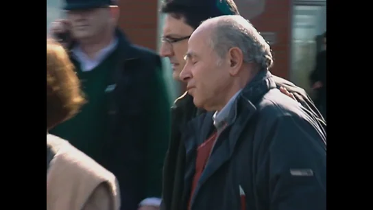 El "calvario" del capitán del Prestige tras llegar a tierra y no dejarle hablar ni con su abogado: "Se sentía secuestrado" El "calvario" del capitán del Prestige tras llegar a tierra y no dejarle hablar ni con su abogado: "Se sentía secuestrado"