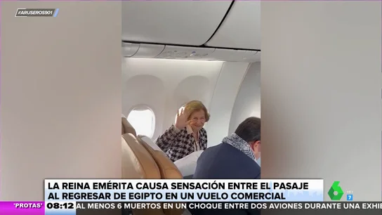 La reina Sofía viaja en un vuelo regular de Egipto a España para sorpresa de los pasajeros La reina Sofía viaja en un vuelo regular de Egipto a España para sorpresa de los pasajeros
