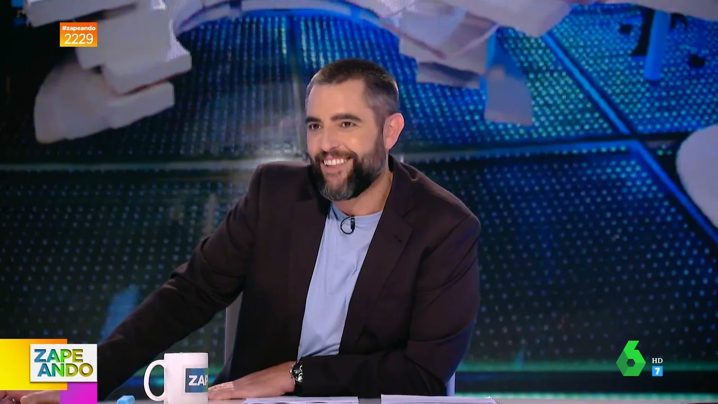 ¿Cómo hace Dani Mateo para presentar Zapeando y El Intermedio? Así explica su truco para estar en dos programas diarios ¿Cómo hace Dani Mateo para presentar Zapeando y El Intermedio? Así explica su truco para estar en dos programas diarios