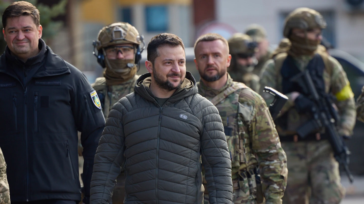 Volodímir Zelenski, durante su visita a Jersón. Volodímir Zelenski, durante su visita a Jersón.