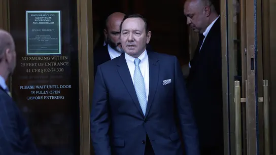 Kevin Spacey afrontará siete nuevos cargos por delitos de carácter sexual. Kevin Spacey afrontará siete nuevos cargos por delitos de carácter sexual.