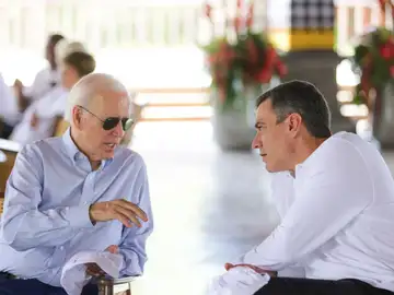 Pedro Sánchez conversa con Joe Biden durante la cumbre del G20 en Indonesia