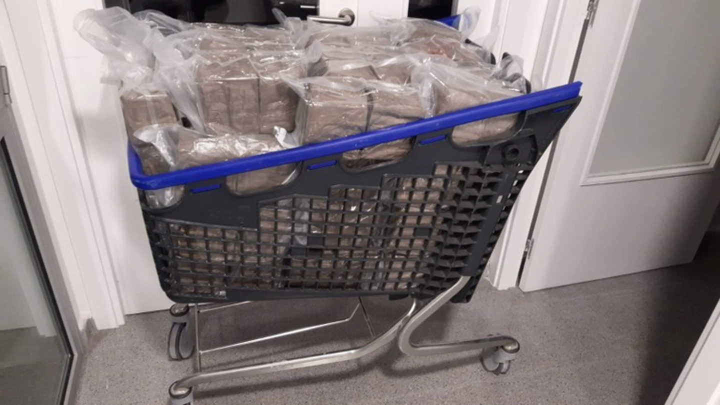 Detenido con más de 110 kilos de marihuana en un carrito de la compra en Sitges Detenido con más de 110 kilos de marihuana en un carrito de la compra en Sitges